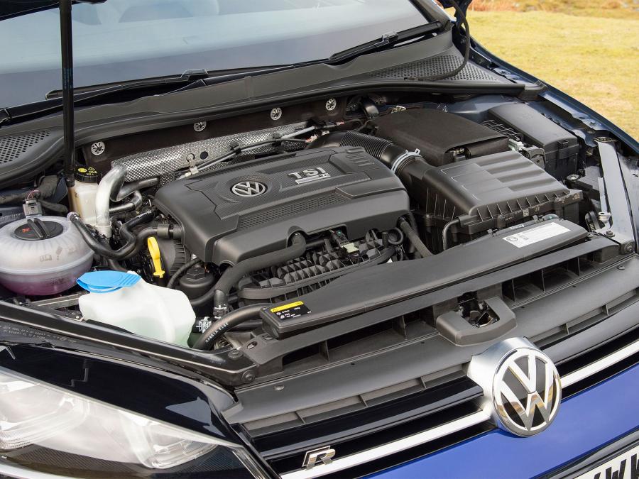  Volkswagen Golf R 5-Door 2014 года  (UK) (фото 9 из 16)